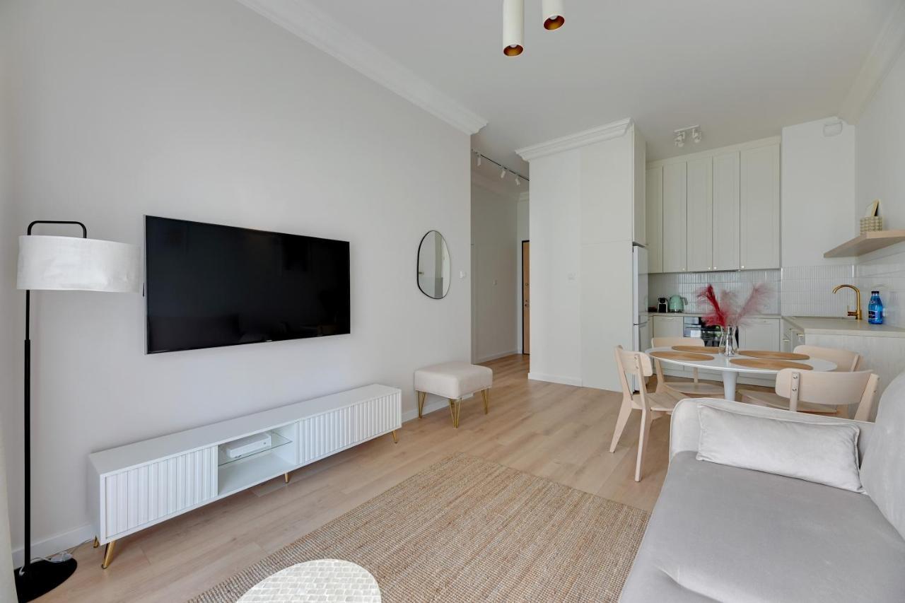 Zajezdnia Wrzeszcz Seaside & Parking By Downtown Apartments Gdansk Ngoại thất bức ảnh