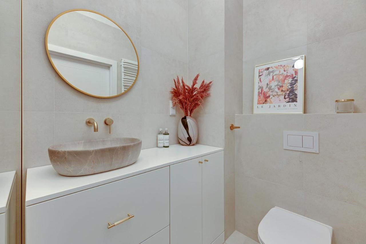 Zajezdnia Wrzeszcz Seaside & Parking By Downtown Apartments Gdansk Ngoại thất bức ảnh